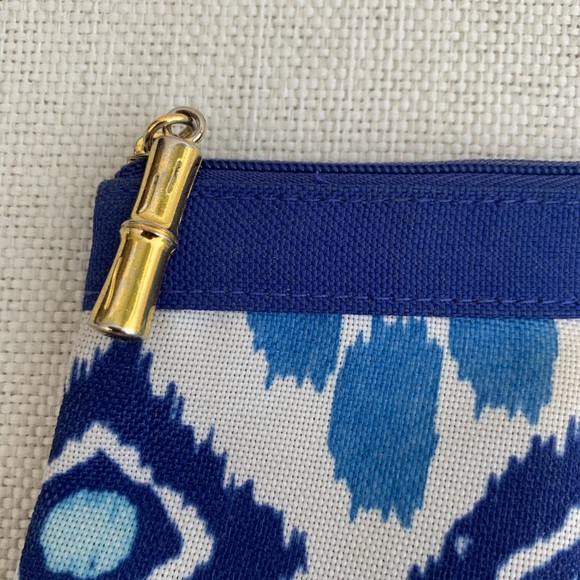 Women’s Estee Lauder Cosmetic Bag - Picture 4 of 5